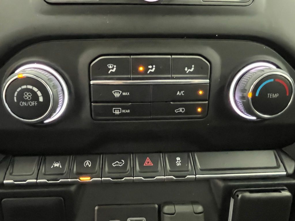 2022 Chevrolet Silverado 1500 Custom photo 13