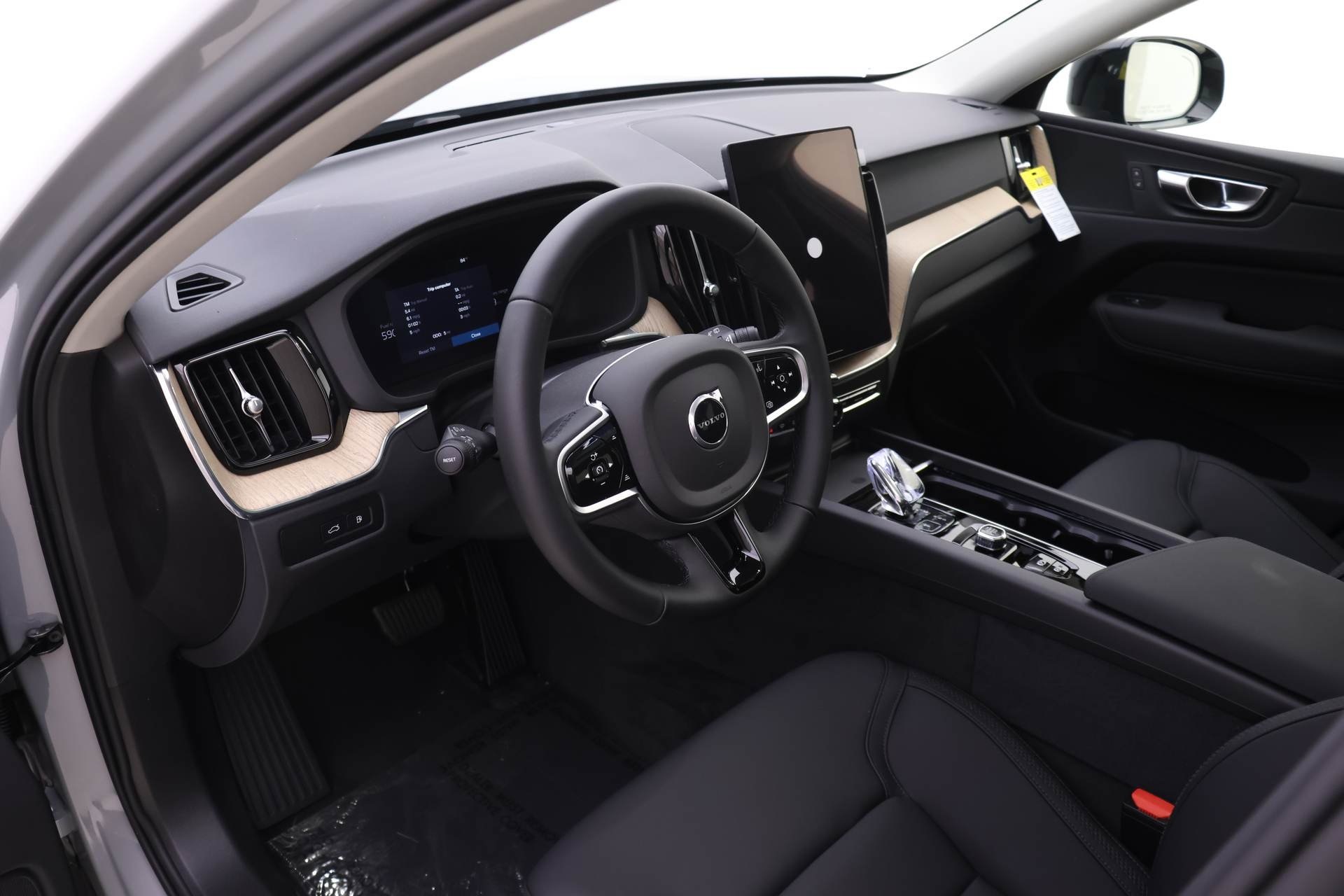 2026 Volvo XC60 Hybrid T8 Plus photo 4