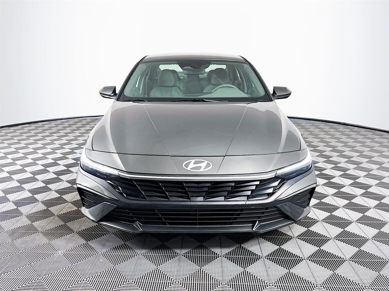 2024 Hyundai Elantra SE photo 2