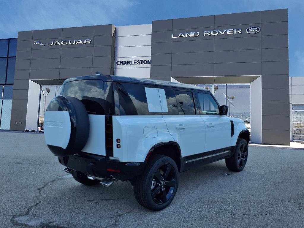 2025 Land Rover Defender 110 X-Dynamic SE photo 4