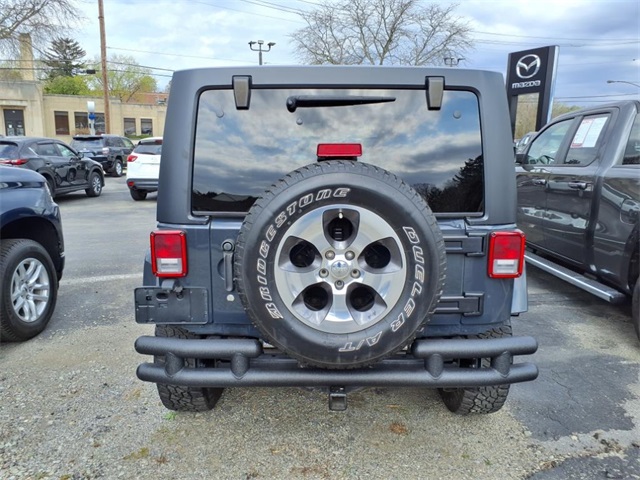 2017 Jeep Wrangler Unlimited Sahara photo 3