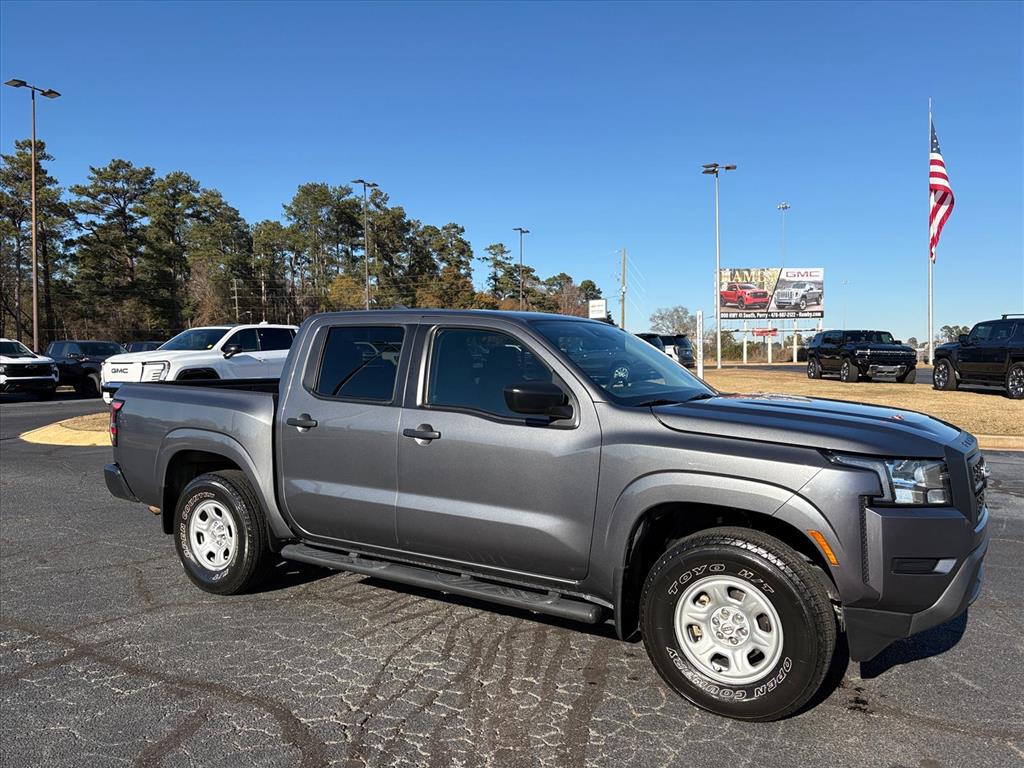 2022 Nissan Frontier S's photo