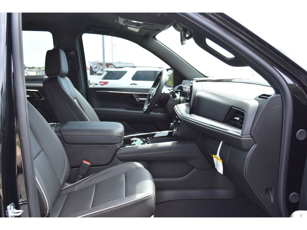 2025 Chevrolet Tahoe Premier photo 13