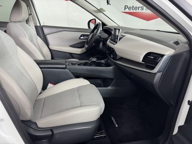 2023 Nissan Rogue SV photo 3