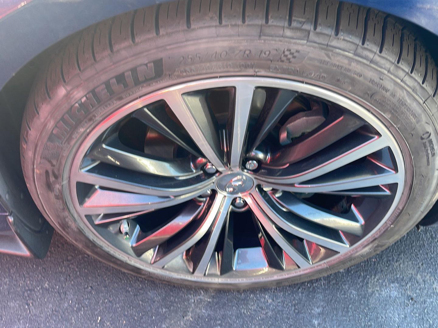 2018 Infiniti Q60 3.0t Luxe photo 3