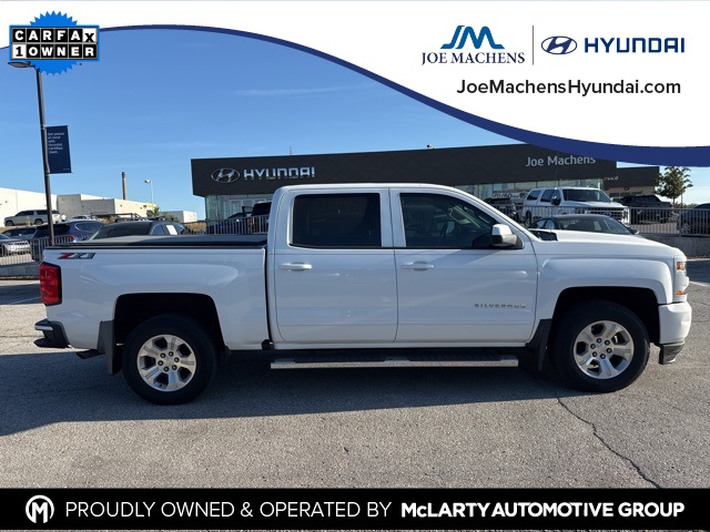 2018 Chevrolet Silverado 1500 LT photo 2