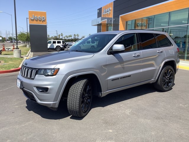 2019 Jeep Grand Cherokee Altitude photo 3