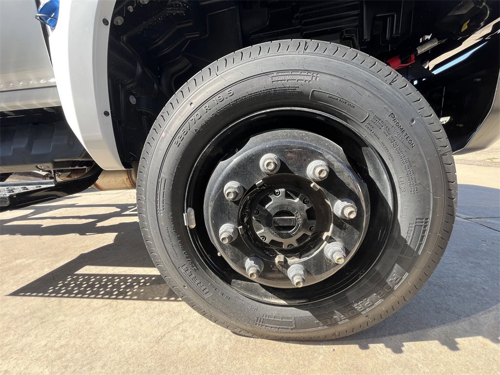 2024 Chevrolet Silverado 5500HD LT photo 6