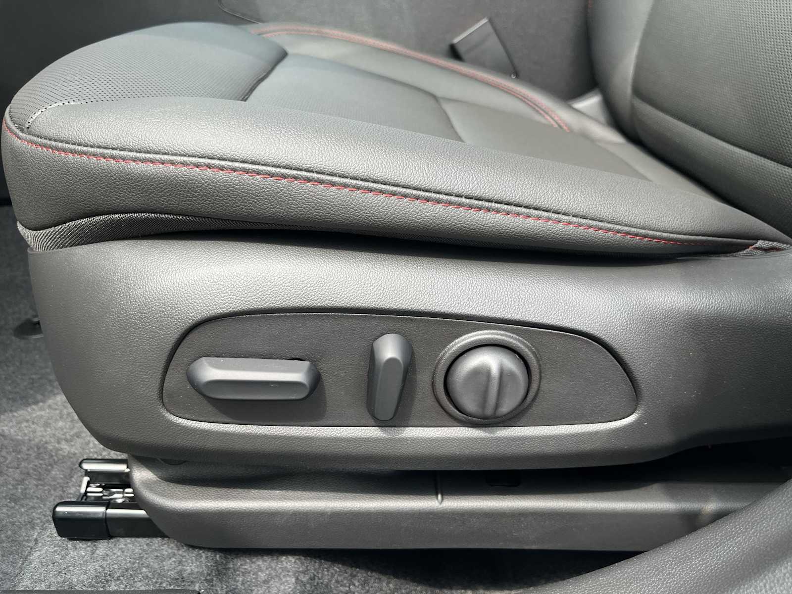 2025 Chevrolet Trax photo 12
