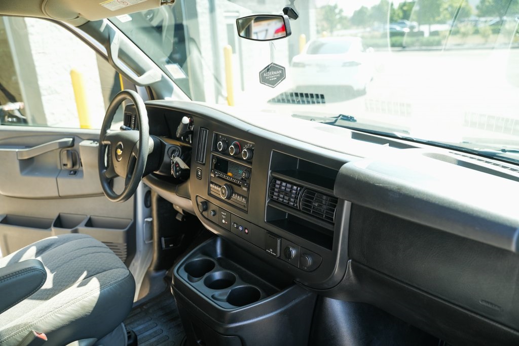 2017 Chevrolet Express 3500 LT photo 13