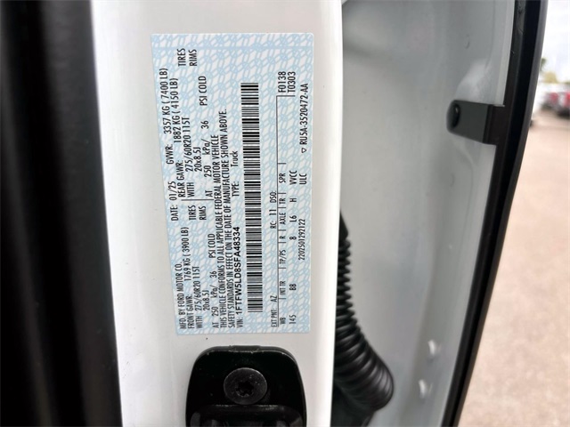 Used 2025 White Metallic Ford Lariat image 34
