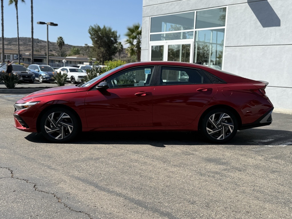 2025 Hyundai Elantra SEL Sport photo 3