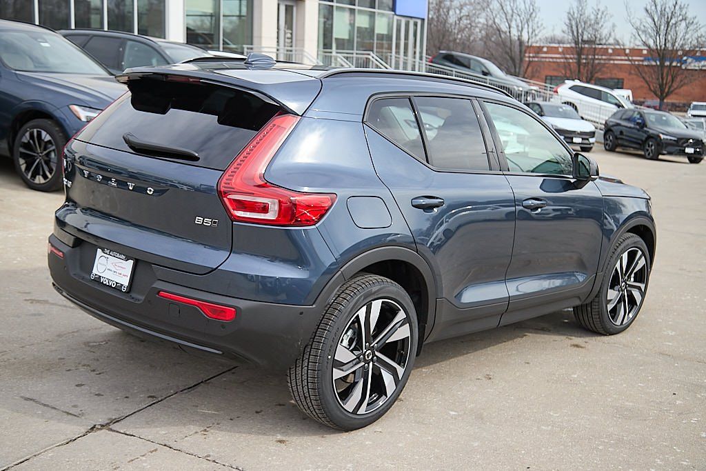 2026 VOLVO XC40 - Image 8