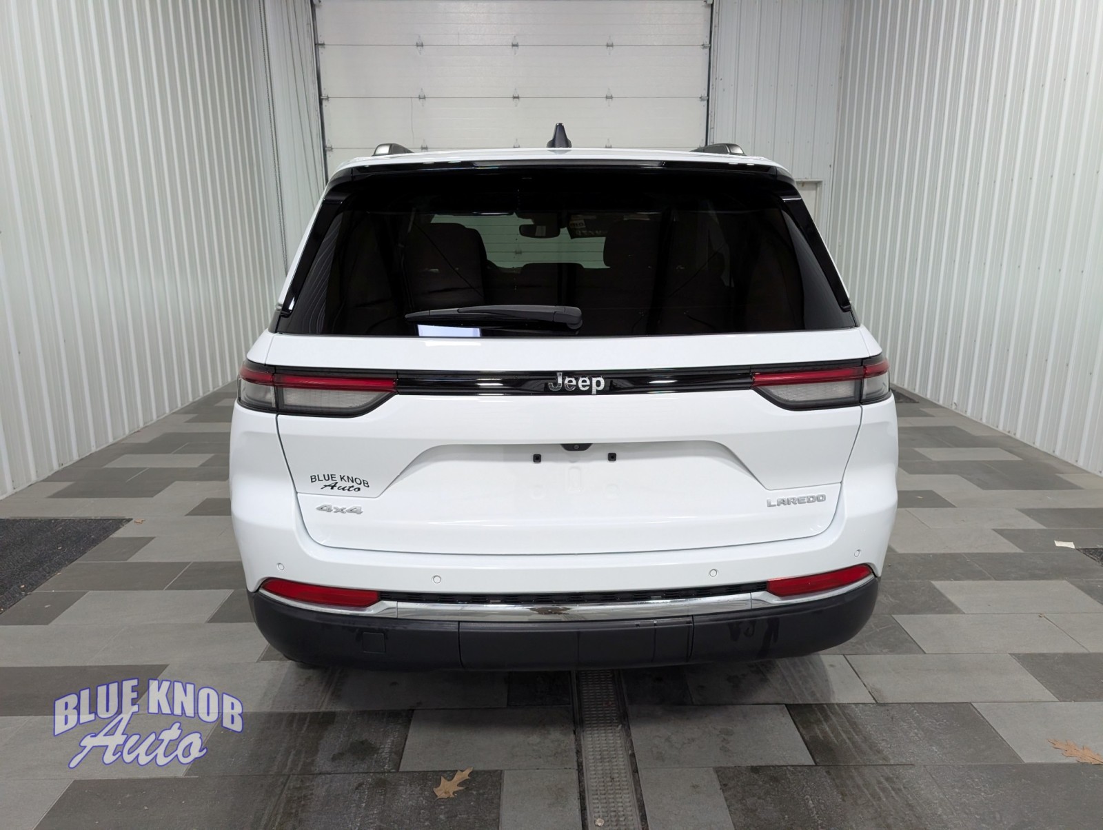 2023 Jeep Grand Cherokee Laredo Altitude photo 3