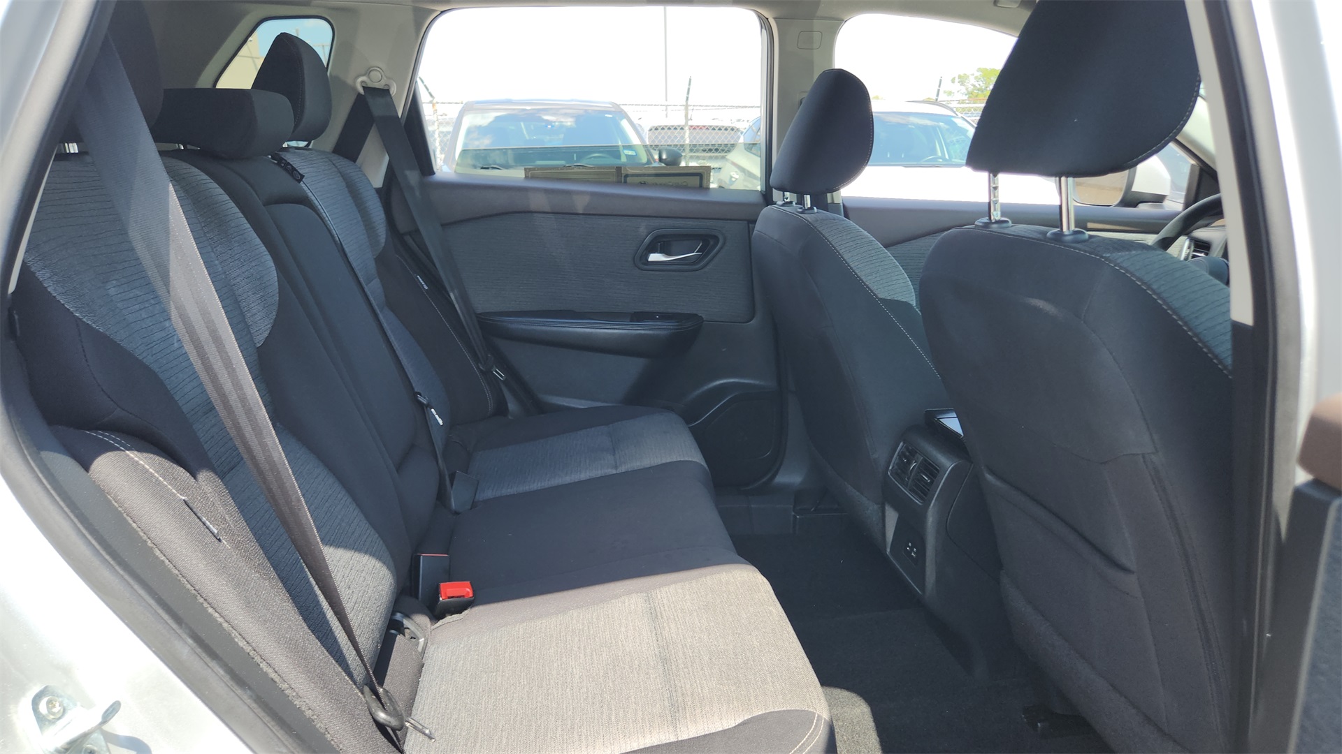2023 Nissan Rogue SV photo 19