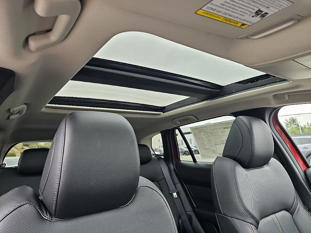2025 Mazda CX-50 Premium Plus photo 4