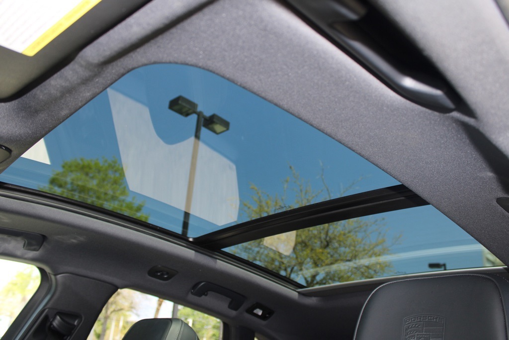 2024 Porsche Macan Base photo 27