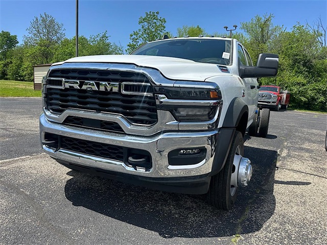 2025 Ram 5500 Tradesman photo 3