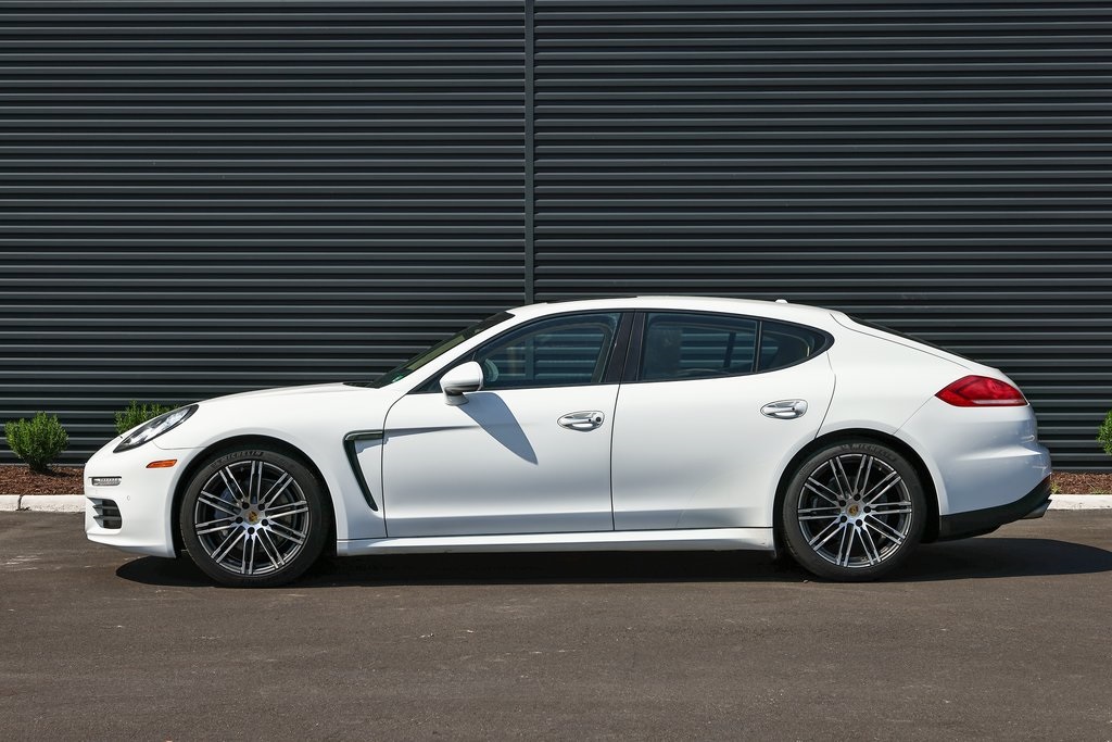 2015 Porsche Panamera Base photo 2