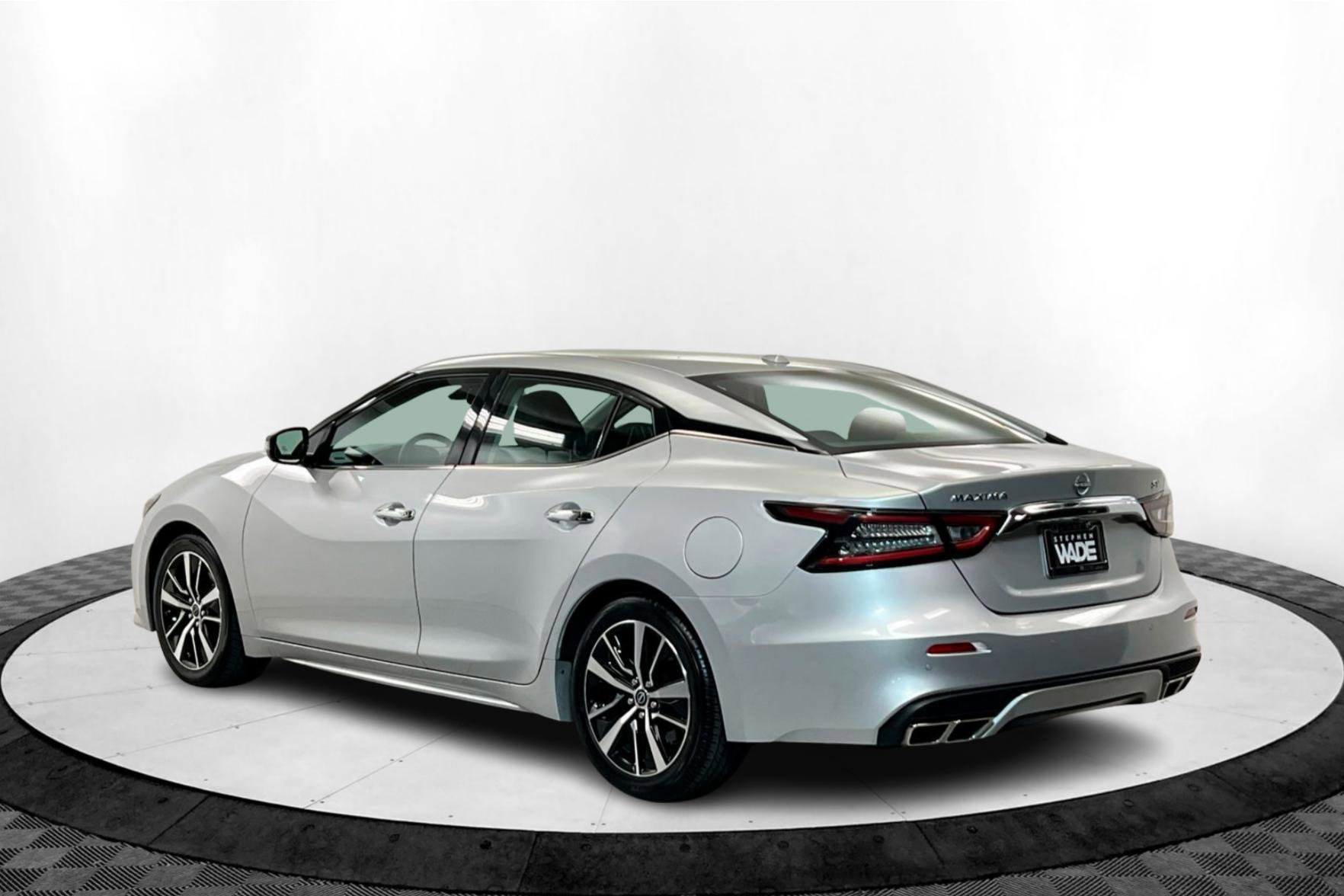 2023 Nissan Maxima SV photo 3