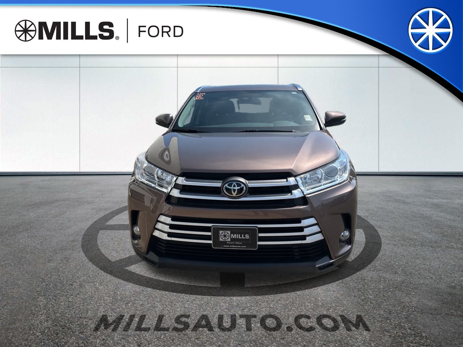 Used 2019 Toyota Highlander XLE with VIN 5TDJZRFH9KS729447 for sale in Baxter, Minnesota