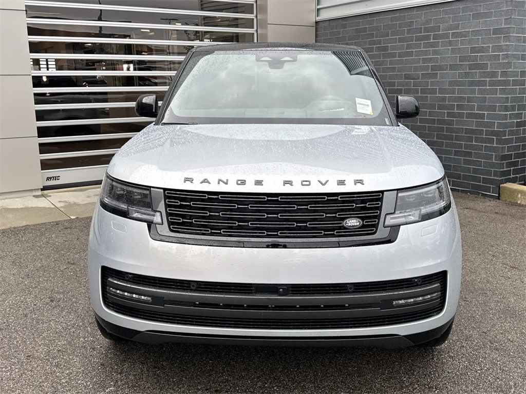 2025 Land Rover Range Rover SE photo 2