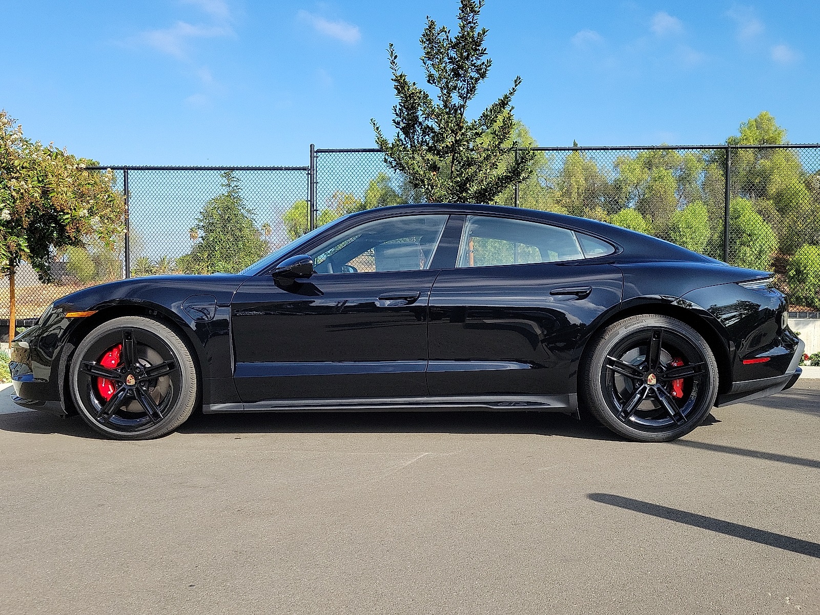 2026 Porsche Taycan GTS photo 2