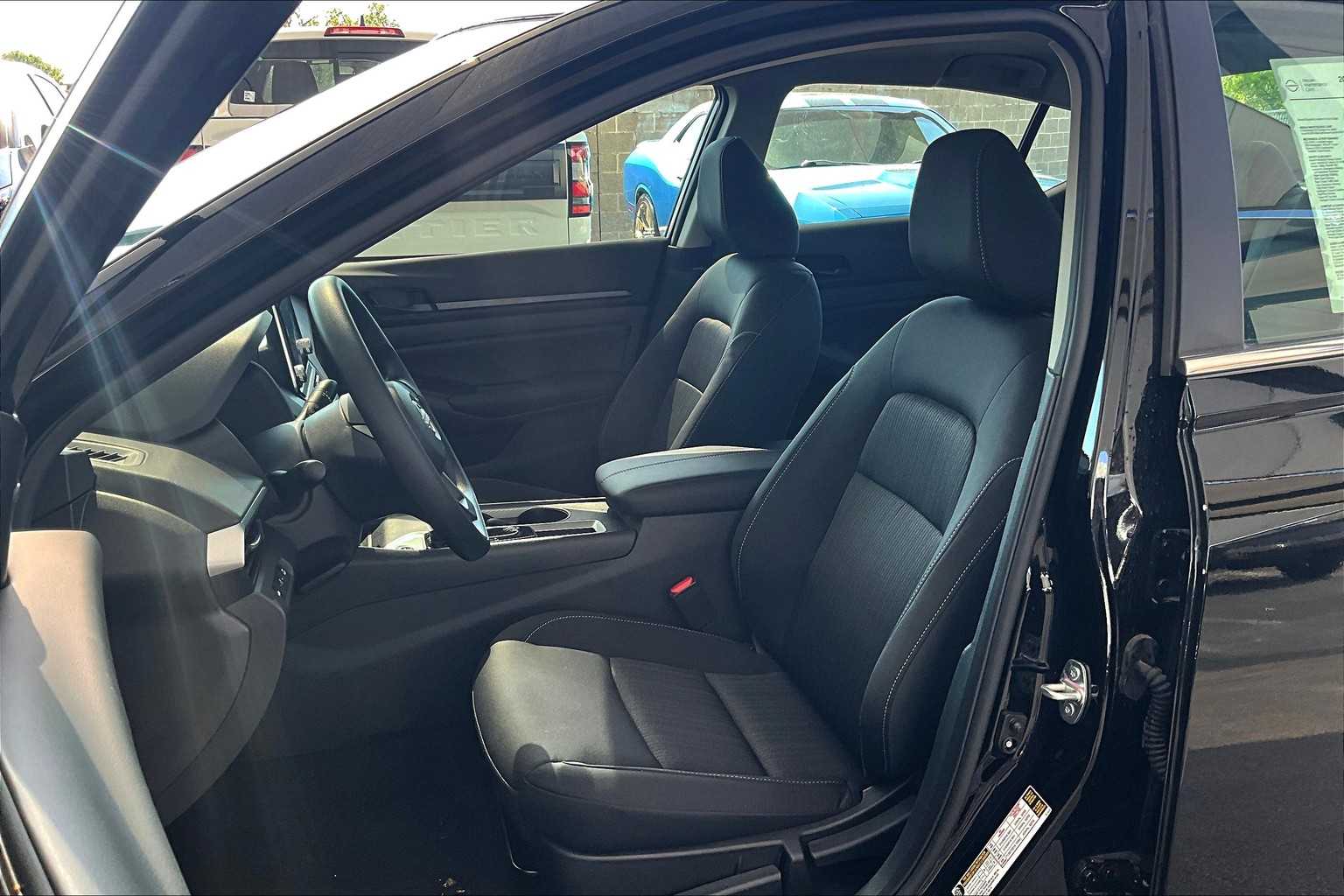 2025 Nissan Altima S photo 14
