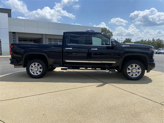 2024 Chevrolet Silverado 2500HD High Country photo 3