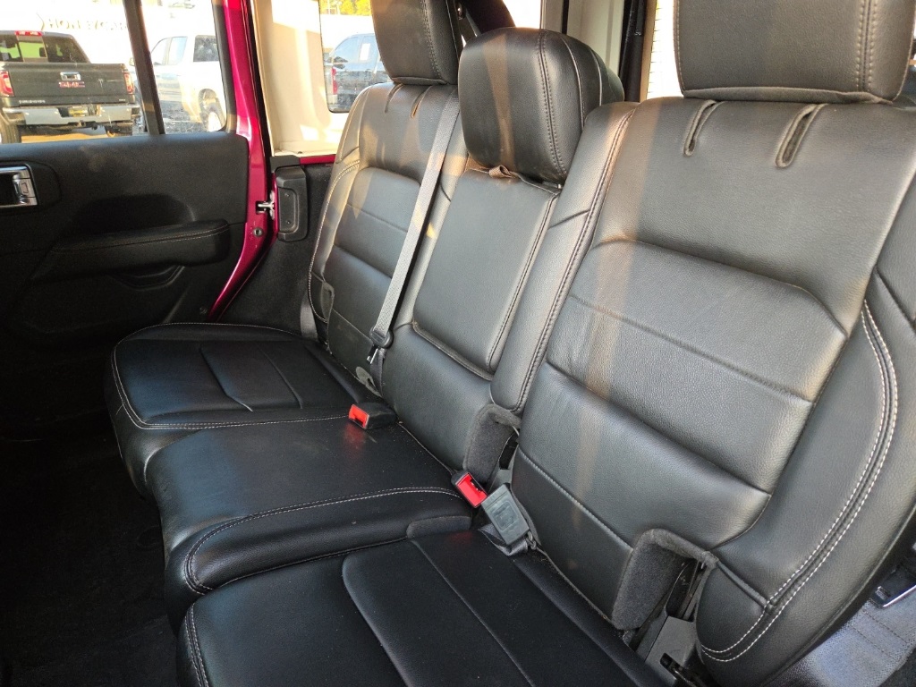 2022 Jeep Wrangler Unlimited Sahara photo 30