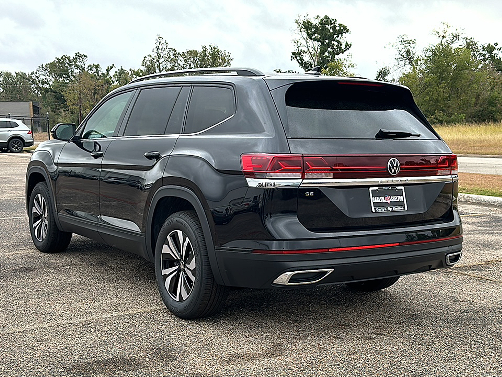 New 2025 Deep Black Pearl Volkswagen 2.0T SE image 6