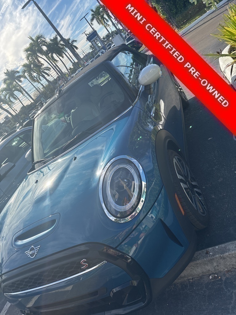2023 MINI Convertible S's photo