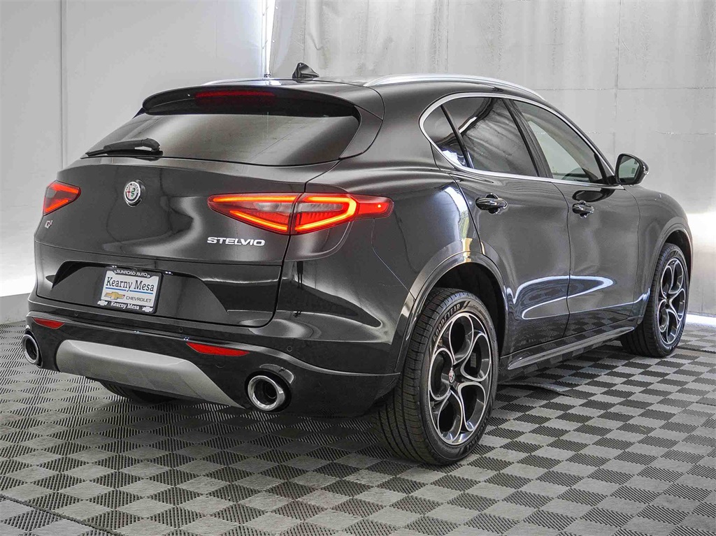 2020 Alfa Romeo Stelvio Ti photo 6
