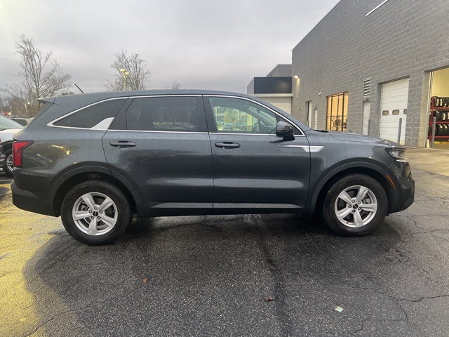 2022 Kia Sorento LX photo 3