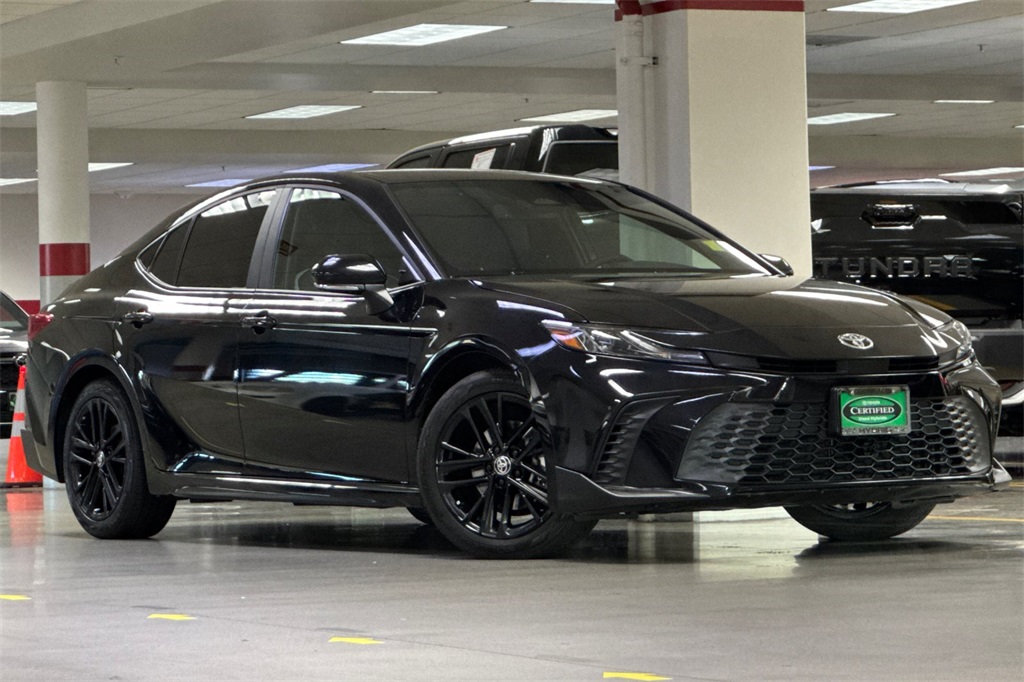 2025 Toyota Camry SE photo 2