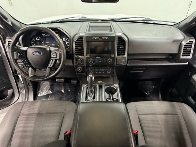 2016 Ford F-150 XLT photo 25