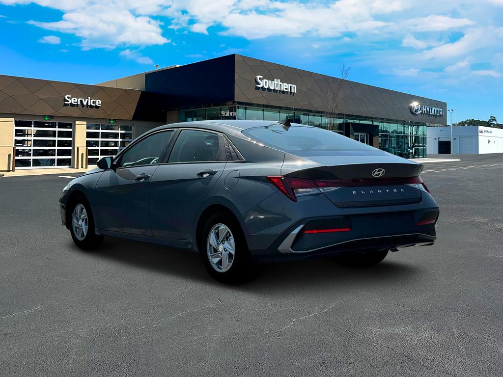 2025 Hyundai Elantra SE photo 4