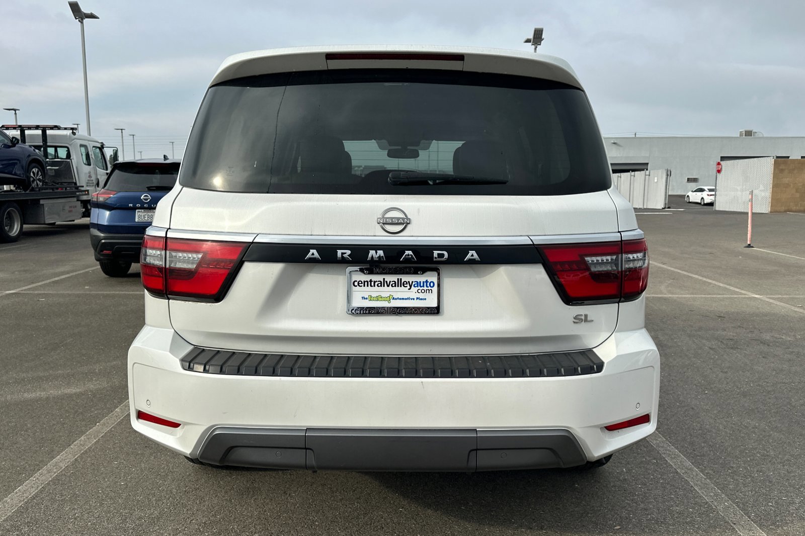 2023 Nissan Armada SL photo 2