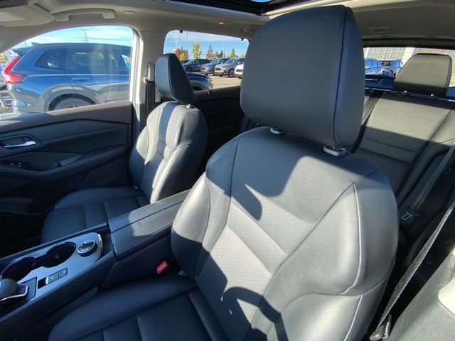 2023 Nissan Rogue SV photo 8