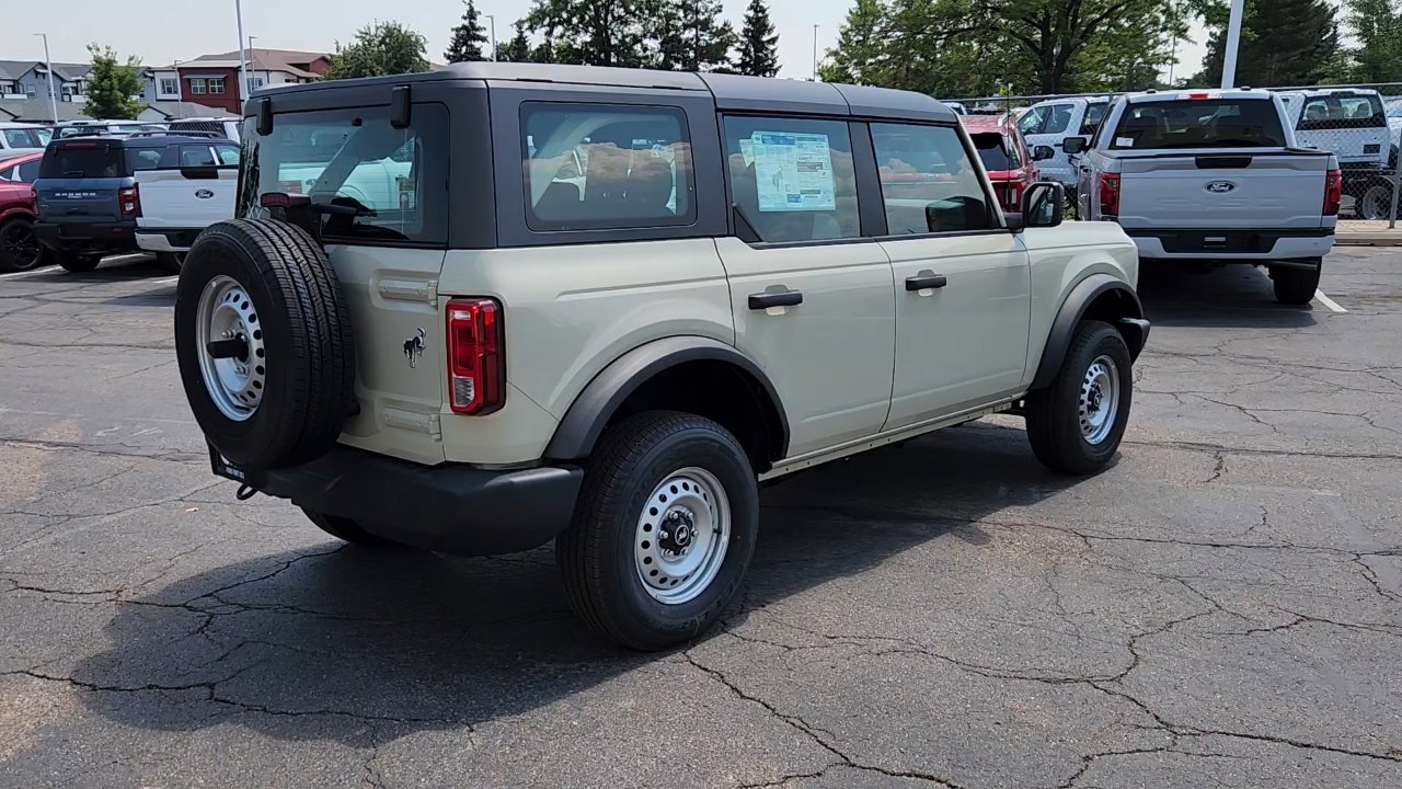 2025 Ford Bronco Base photo 8