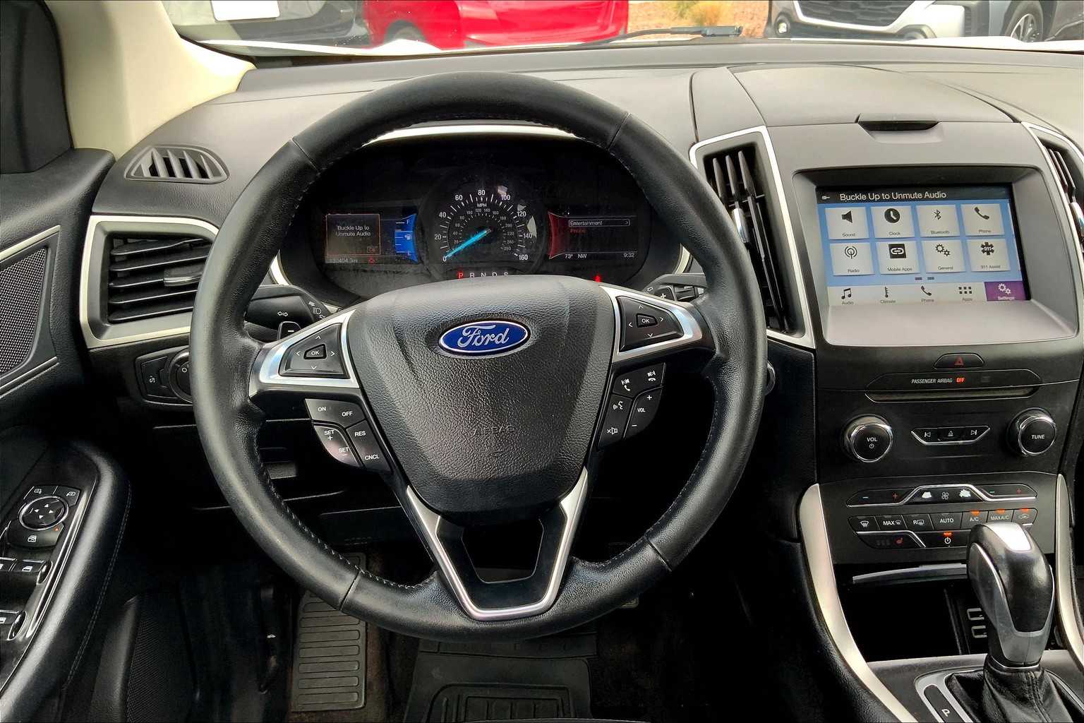 2017 Ford Edge SEL photo 5