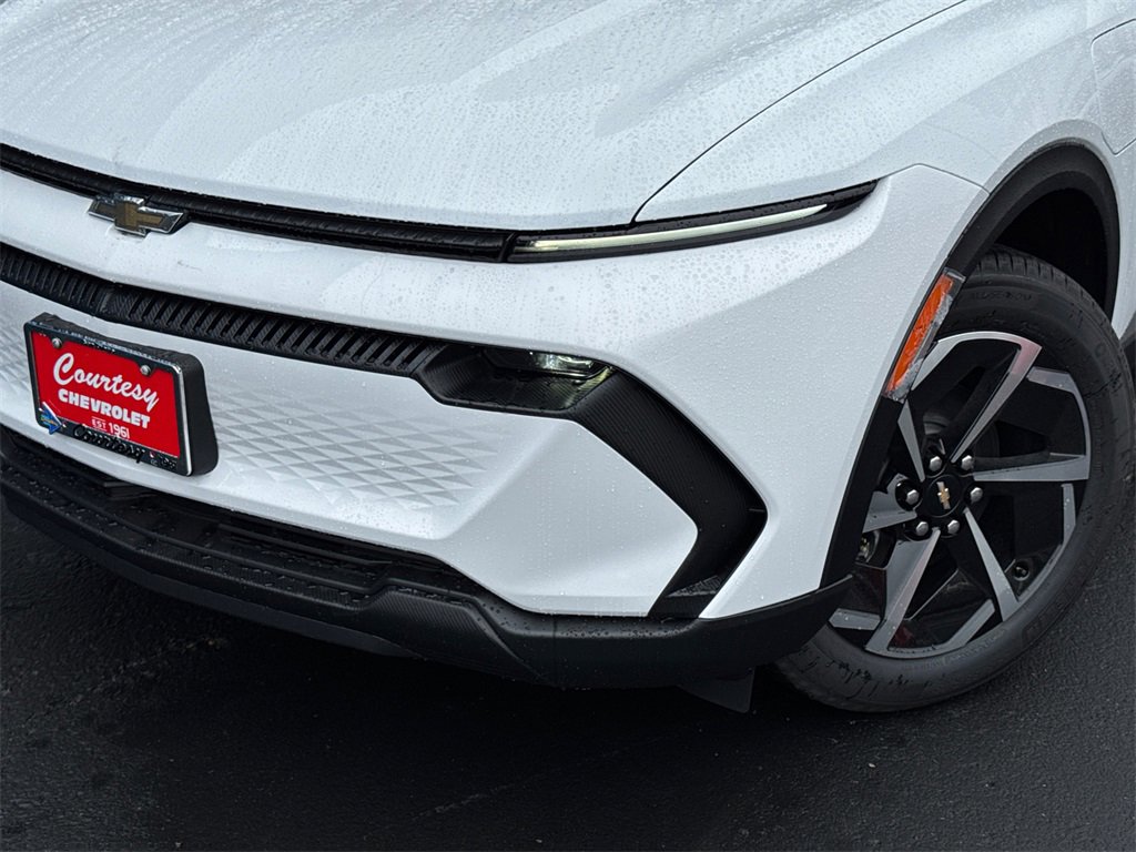 2026 Chevrolet Equinox EV 1LT photo 2