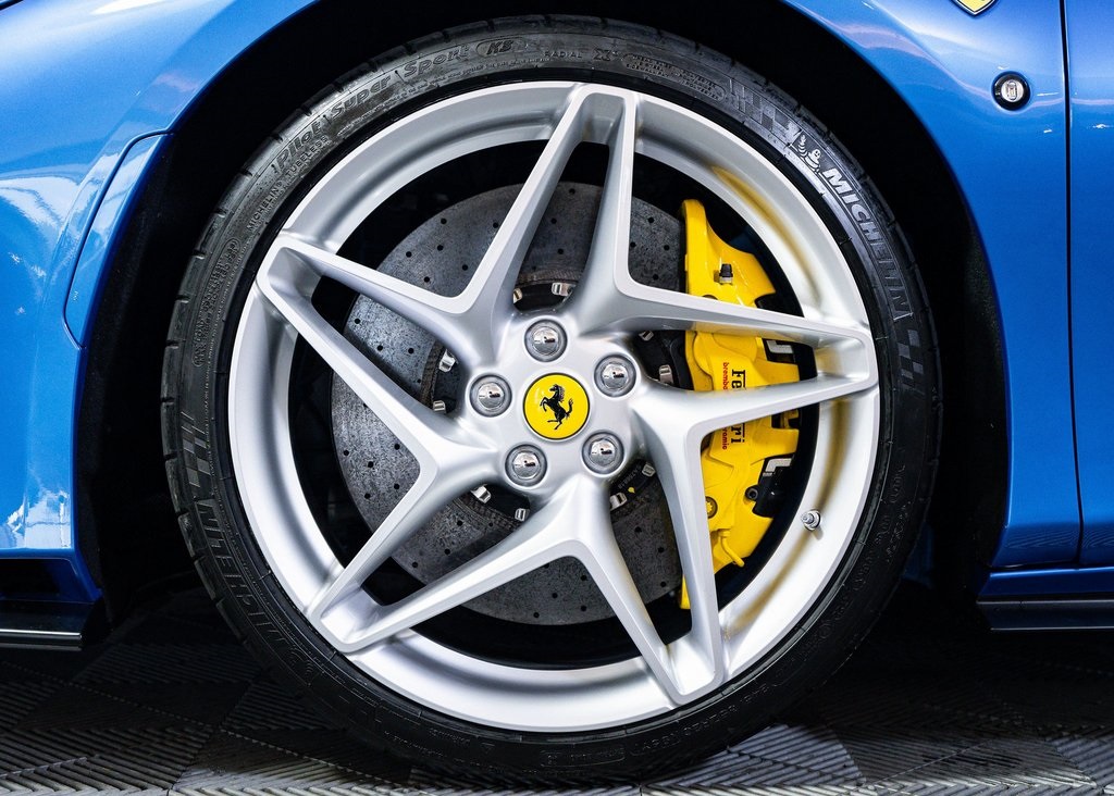 2023 Ferrari F8 Spider Base photo 12