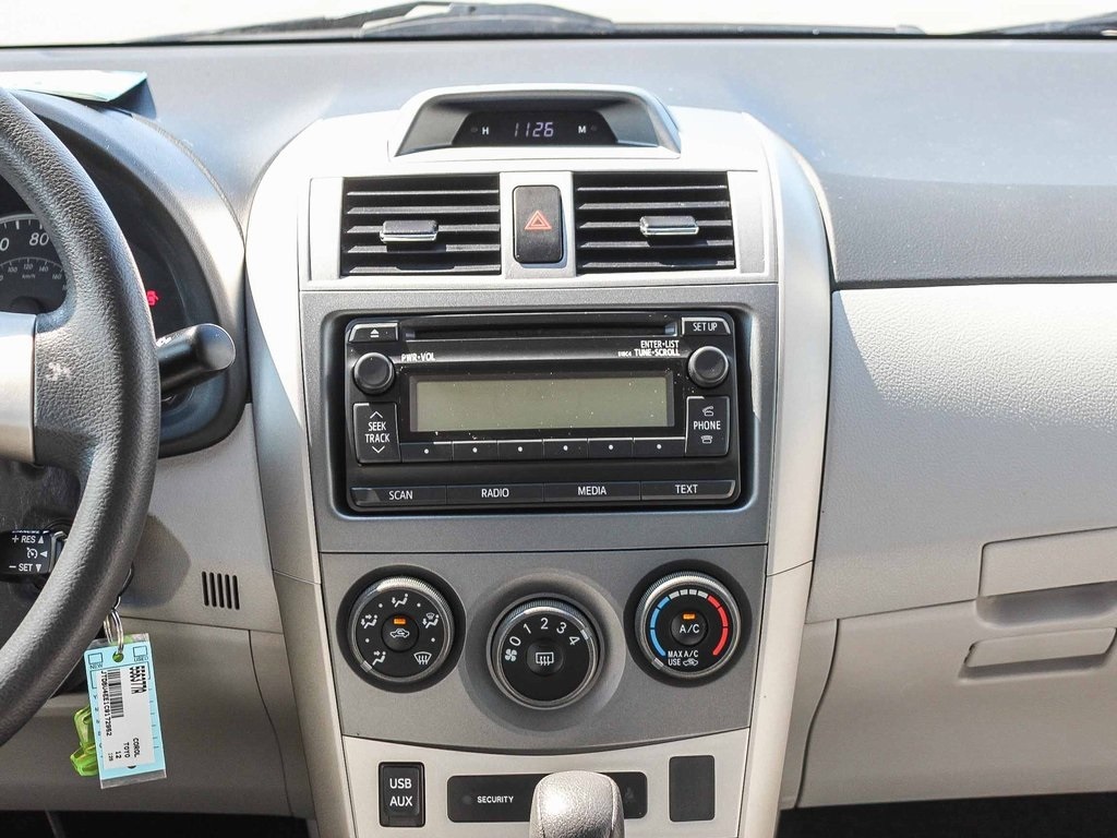 2012 Toyota Corolla LE photo 13