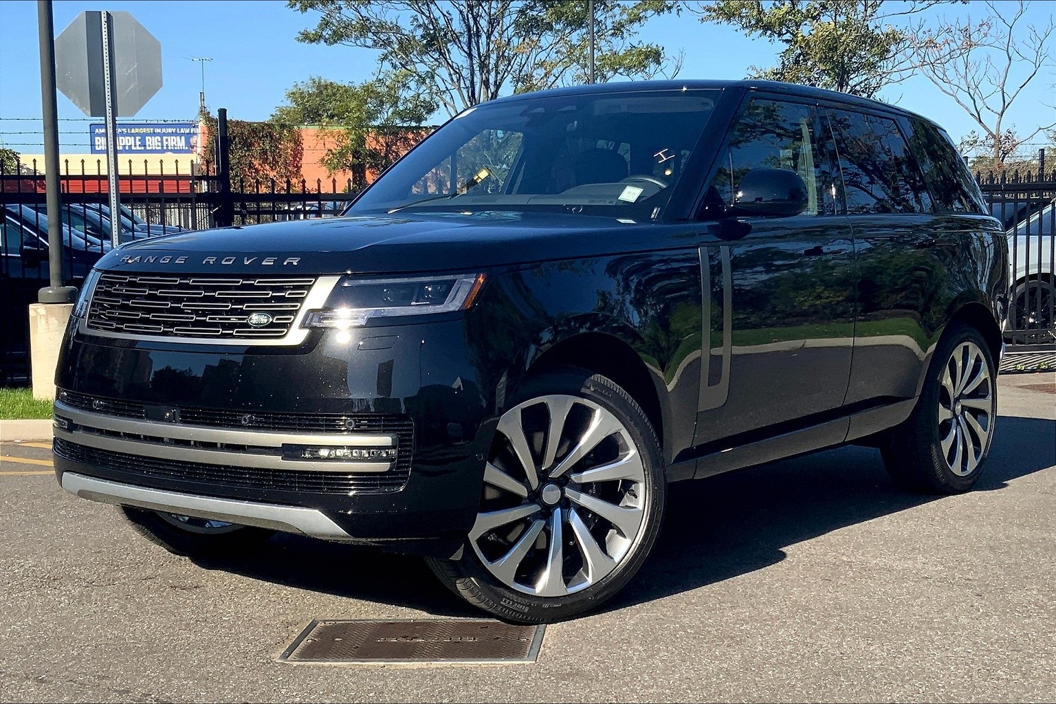 2025 Land Rover Range Rover SE's photo