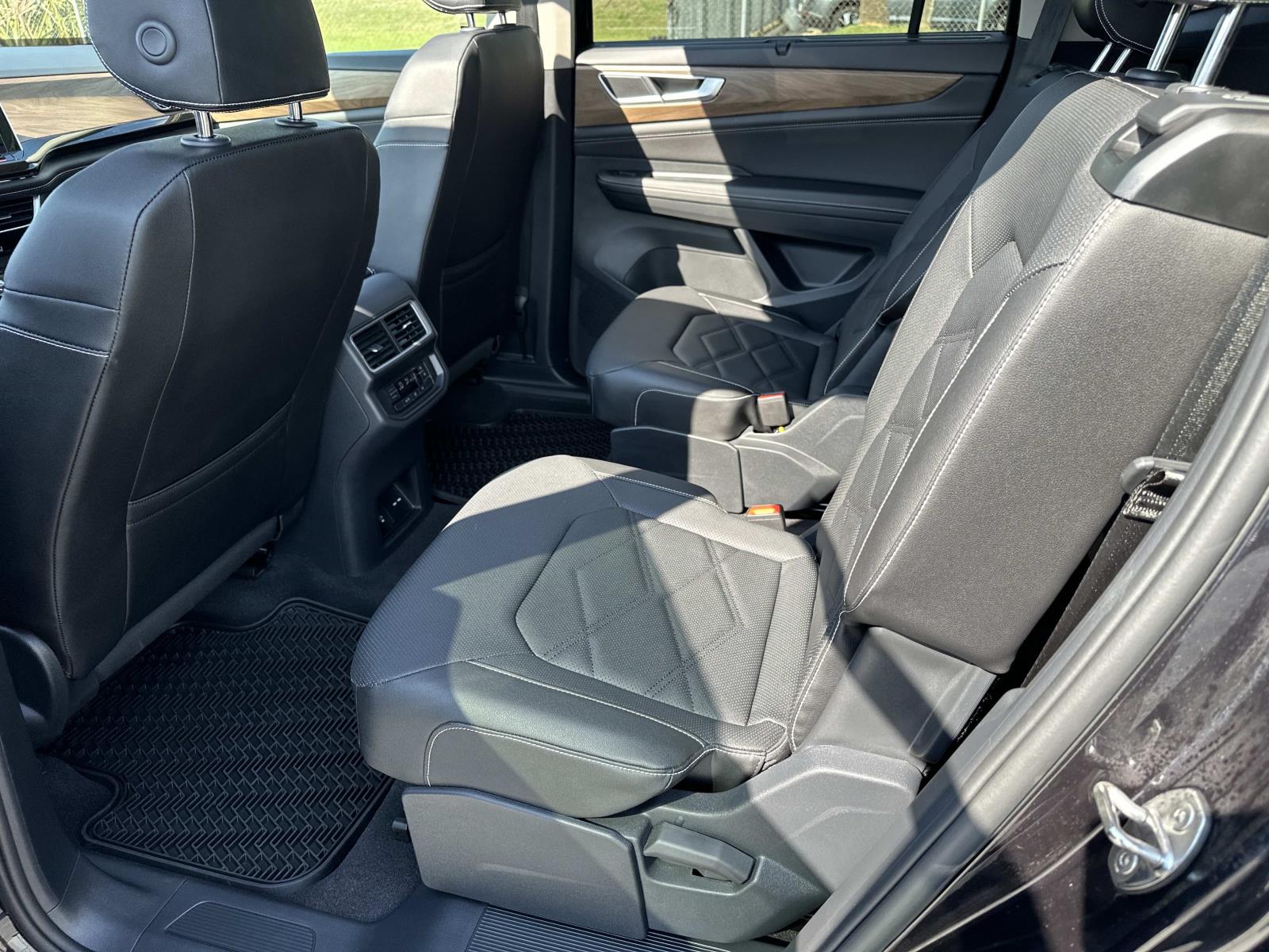 2025 Volkswagen Atlas SE Technology photo 8