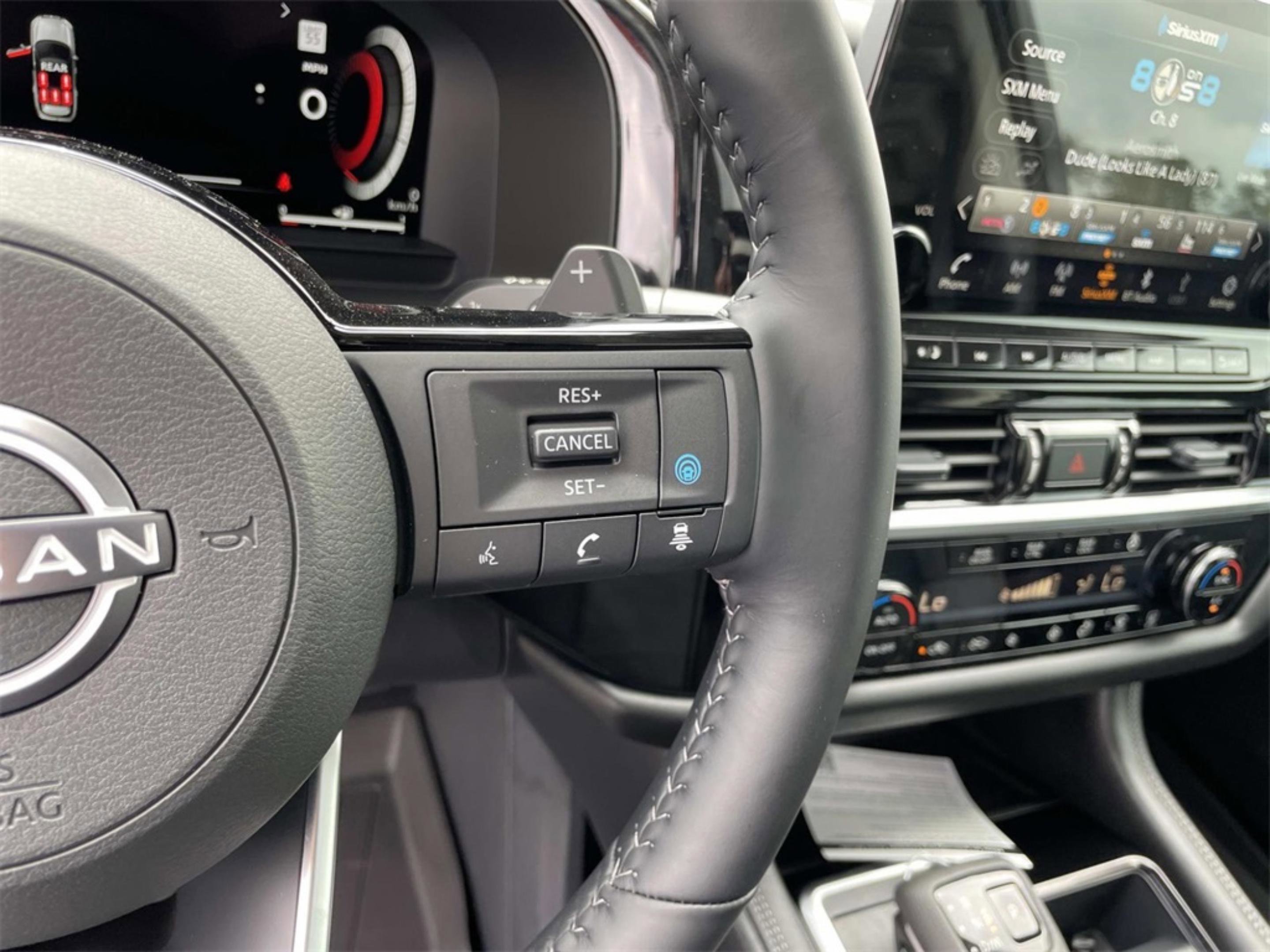 2025 Nissan Pathfinder Platinum photo 14