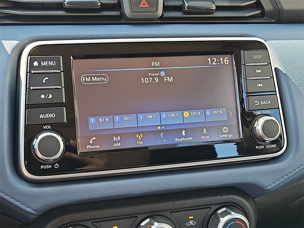 2025 Nissan Versa 1.6 SV photo 13