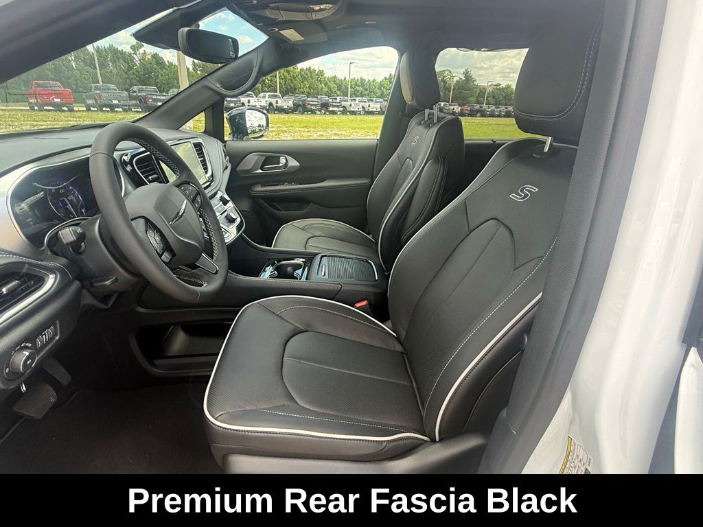 2026 Chrysler Pacifica Limited photo 9