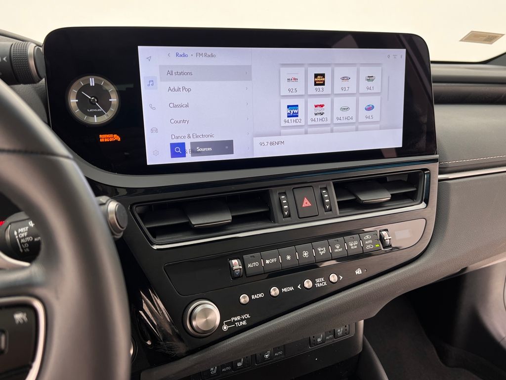 2025 Lexus ES 350 photo 22